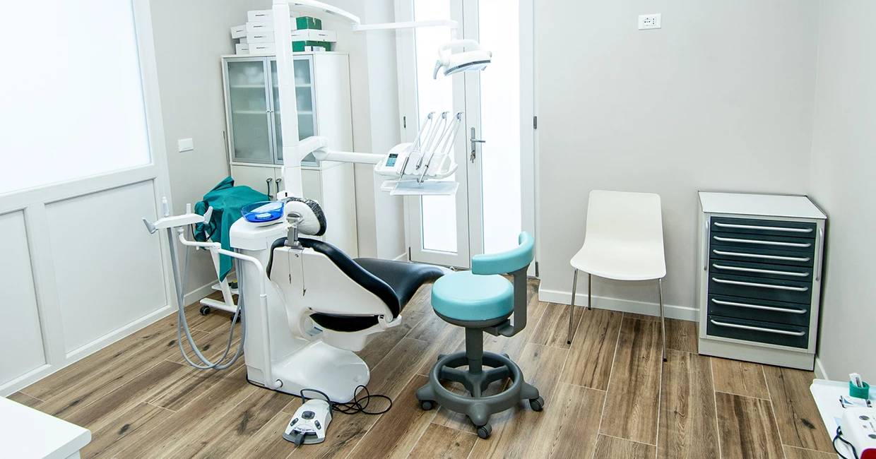 Postazione e strumentazione dello Studio Dentistico Figliomeno